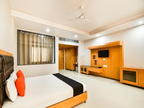 Royal Akshayam Hotel 3*